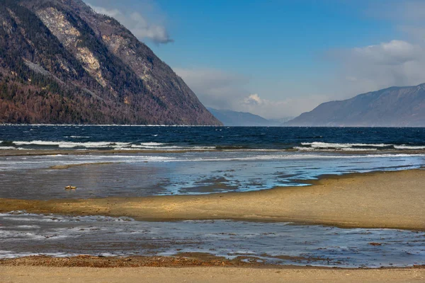 Russia Montagna Altai Inizio Primavera Nel Sud Del Lago Teletskoye — Foto Stock