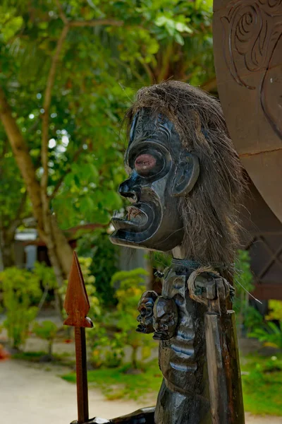 Mabul adasının koruyucuları. Doğu Malezya. Mabul mercan adası güzellik ve dalış okulu ile dünyanın her yerinden turist çekiyor.