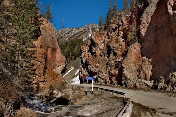 Rusya. dağ Altay. Yollar Aktaş-Ulagan geçit alanında 