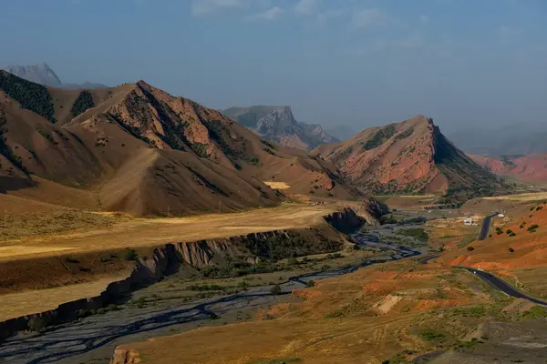 Kirgizistan Nordöstra Delen Pamir Tarmkanalen Mellan Byarna Sary Tash Och — Stockfoto