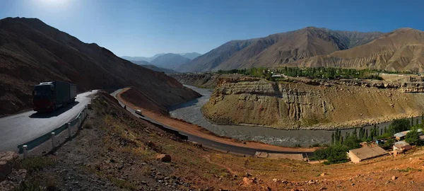 Tadżykistan Górska Rzeka Zaravshan Wzdłuż Autostrady Między Regionem Sughd Duszanbe — Zdjęcie stockowe