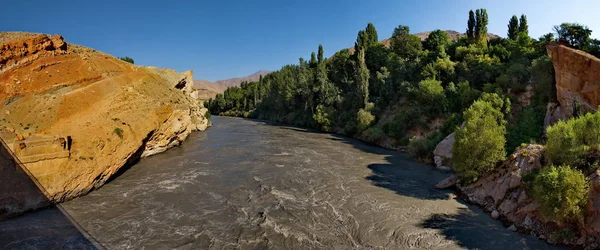 Таджикистан Горная Река Заравшан Вдоль Шоссе Между Согдийской Областью Душанбе — стоковое фото