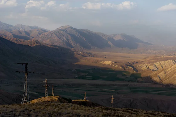 キルギスタン オシュ市とタジキスタンとの国境の間のパミール高速道路の北東部 — ストック写真