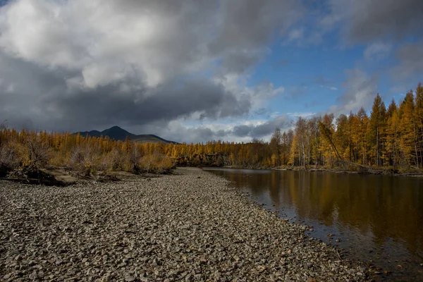 Russland Fernost Die Farben Des Herbstes Sind Kaltwasserflüsse Des Magadan — Stockfoto