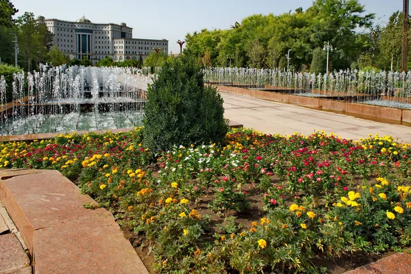 Таджикистан Центральный Парк Боги Рудаки Столице Душанбе Славится Многими Фонтанами Стоковая Картинка