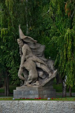 Volgograd, Rusya, 07 Ağustos 2018. Mamayev Kurgan 'ın tarihi anıtı. 1942 yılında Stalingrad savaşında çarpışan askerleri resmeden Heroes Meydanı 'ndaki heykeller..