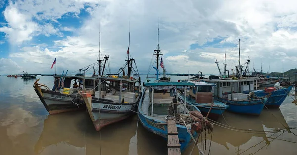 Sandakan Malaysia November 2018 Large Fishing Boats Moored Fish Market — Stock Photo, Image