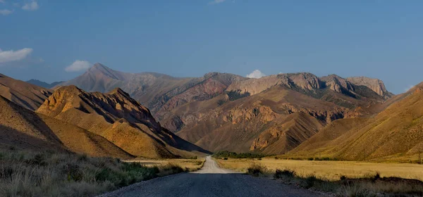 Quirguizistão Secção Nordeste Estrada Pamir Entre Cidade Osh Fronteira Com — Fotografia de Stock