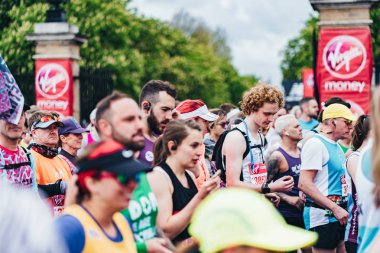 Londra / İngiltere - 28.04.2019: Londra Maratonu 2019'un başında koşucular