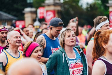 Londra / İngiltere - 28.04.2019: Londra Maratonu 2019'un başında koşucular