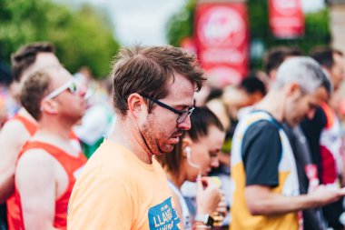 Londra / İngiltere - 28.04.2019: Londra Maratonu 2019'un başında koşucular