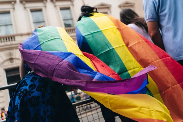 London 2019 Personer Med Flaggor Och Banderoller Firar London Pride — Stockfoto