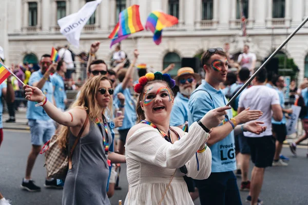 Londres Reino Unido 2019 Personas Con Banderas Pancartas Celebrando London — Foto de Stock