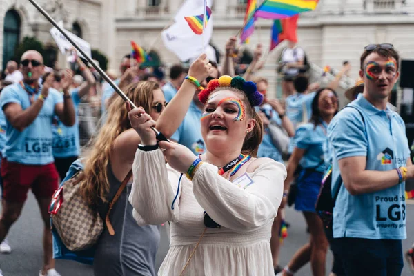 Londres Reino Unido 2019 Gente Que Celebra Desfile Del Orgullo —  Fotos de Stock