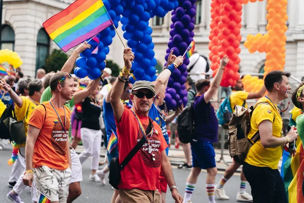 Londres Reino Unido 2019 Gente Que Celebra Desfile Del Orgullo — Foto de Stock