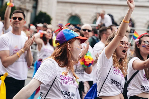 Londres Reino Unido 2019 Gente Que Celebra Desfile Del Orgullo — Foto de Stock