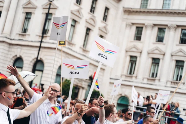 Londres Reino Unido 2019 Gente Que Celebra Desfile Del Orgullo — Foto de Stock