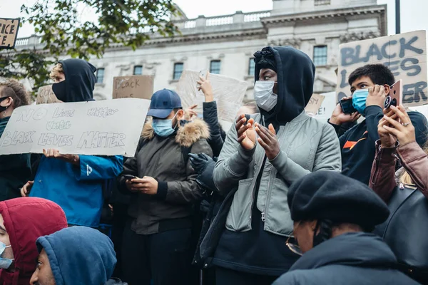 London 2020 Black Lives Matter Protest Lockdown Coronavirus Pandemic 数以千计的抗议者在威斯敏斯特广场 — 图库照片