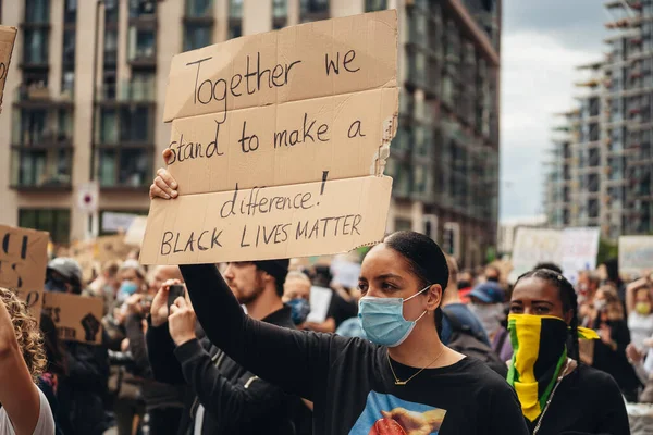 London 2020 Black Lives Matter Protest Lockdown Coronavirus Pandemic 在美国大使馆高喊标语的抗议者 — 图库照片