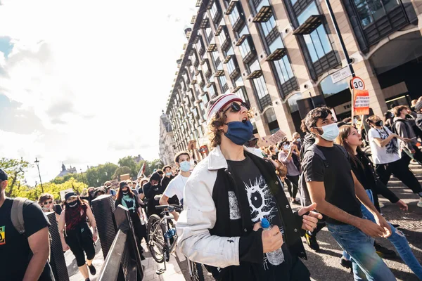 Londres Reino Unido 2020 Homem Branco Multidão Enorme Vidas Negras — Fotografia de Stock