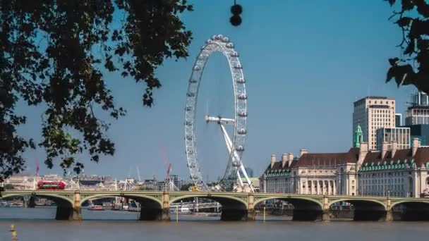 2020 伦敦眼从北堤看到兰博斯桥和泰晤士河 — 图库视频影像