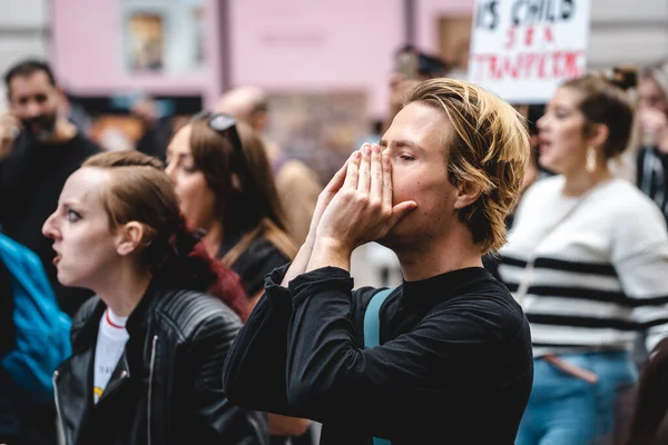 London 2020 Junger Mann Schreit Bei Our Children Gegen Kinderhandel — Stockfoto