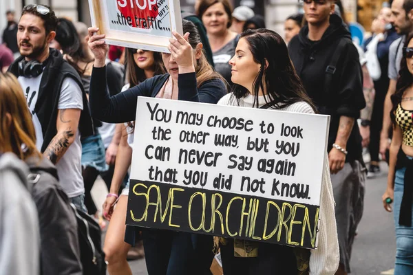 London Люди Прапорами Плакатами Кричать Our Children Protest Проти Children — стокове фото