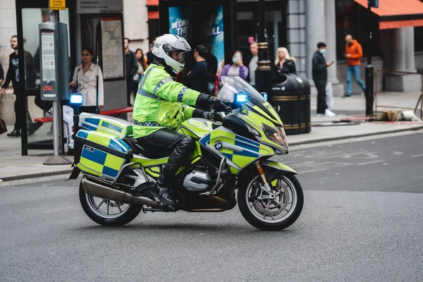 ロンドン 2020 子供の人身売買に対する私たちの子供の抗議を保存する義務の警察官 — ストック写真