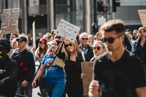 Londres Reino Unido 2020 Gente Con Pancartas Pancartas Gritando Our — Foto de Stock