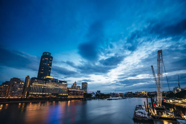 Londres Reino Unido 2020 Vista Nocturna Del Río Támesis Desde —  Fotos de Stock