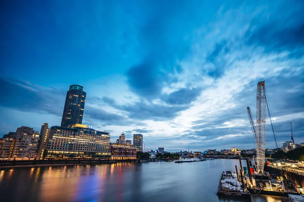 London Storbritannien 2020 Kvällsutsikt Över Themsen Från Vallen Med Vacker — Stockfoto