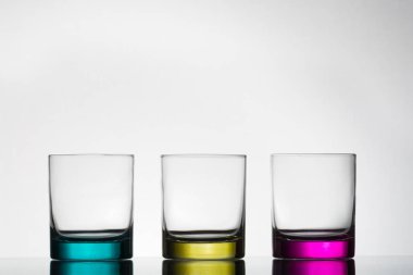 Çok renkli boş gözlük.