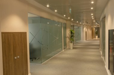 ofis koridorunda
