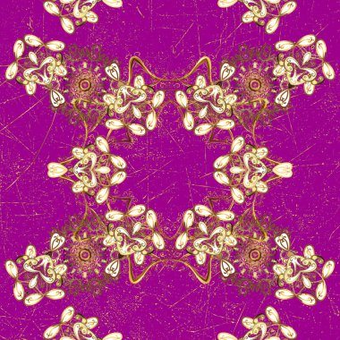 Mor ve kahverengi renklerde altın elementlerle kusursuz klasik desen. Mor ve kahverengi renklerde altın rengi ve altın elementleri var. Noel, kar tanesi, yeni yıl.