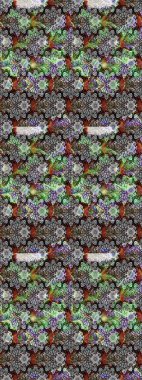 Üst manzara, yumuşak stil. Çiçek kompozisyonu, el boyası, hassas şablon. Sevgililer günü ve tebrik kartı konsepti için şık bir davetiye. Gri ve nötr renkler üzerine manzaralı çiçek deseni.