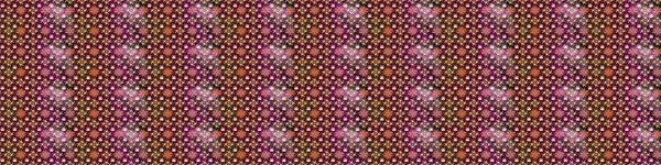 Sevgililer günü ve tebrik kartı konsepti için şık bir davetiye. Üst manzara, yumuşak mor ve kahverengi renk. Çiçek kompozisyonu, el boyası, hassas şablon. Manzaralı çiçek deseni.