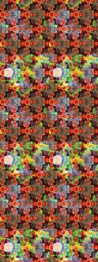 Kırmızı ve siyah renkte çiçekler. Küçük çiçekte sevimli çiçek deseni var..