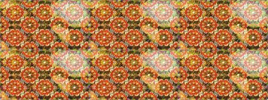 Kusursuz kraliyet lüksü, altın barok kumaş rengi. Altın antika ortaçağ dekoratifi, yaprakları ve turuncu ve kahverengi desenli süslemeleri olan pürüzsüz bir şablon..