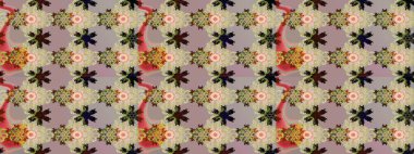 Üzerinde gelincikler ve vadi zambakları olan renkli çiçek desenli nakış deseni. Tekstil tasarımı için bej ve nötr renklerde geleneksel halk çiçekleri buketi.