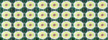 Küçük çiçekteki sevimli çiçek deseni. Bir sürü yeşil ve nötr soyut çiçekli tropik eskiz deseni. Varikologreen ve nötr raster çizimi.