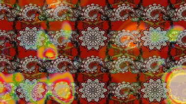 Raster çiçek desenleri çiziyor. Vadinin çiçekleri kahverengi ve gri renklerde.