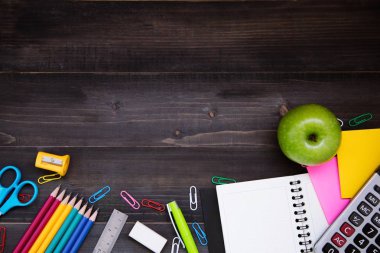 Masabaşında defter günlüğü. ve Öğrenme ile birlikte Donanım.