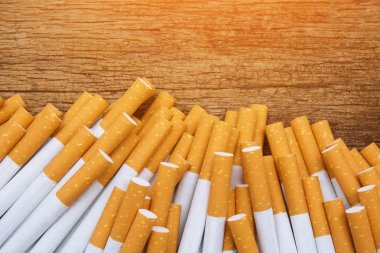 Birkaç ticari sigara bir üst görünüm görüntü. tahta sigara kazık. veya Sigara İçilmeyen kampanya konsepti