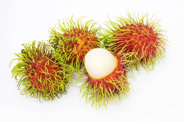 Sağlıklı meyve, rambutan kırmızı yeşil tatlı lezzetli taze meyve kombinasyonu beyaz arka plan izole.