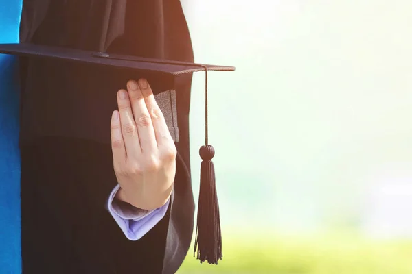 Tiro Sombreros Graduación Durante Comienzo Éxito Graduados Universidad Concepto Educación —  Fotos de Stock