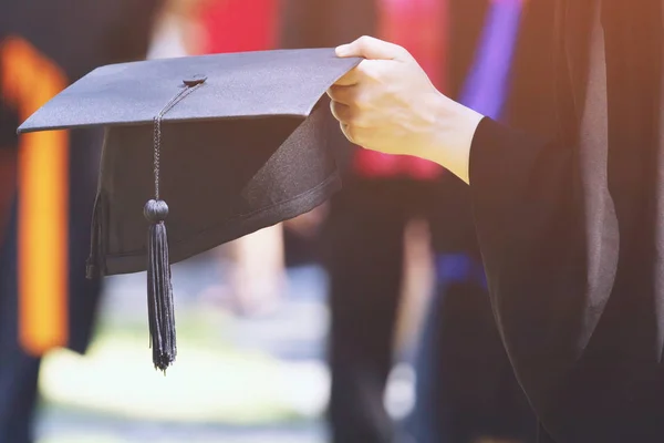 Colpo Cappelli Laurea Durante Inizio Laureati Successo Dell Università Concetto — Foto Stock