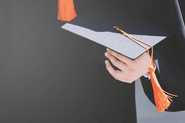 Tiro Sombreros Graduación Durante Comienzo Éxito Graduados Universidad Concepto Educación —  Fotos de Stock