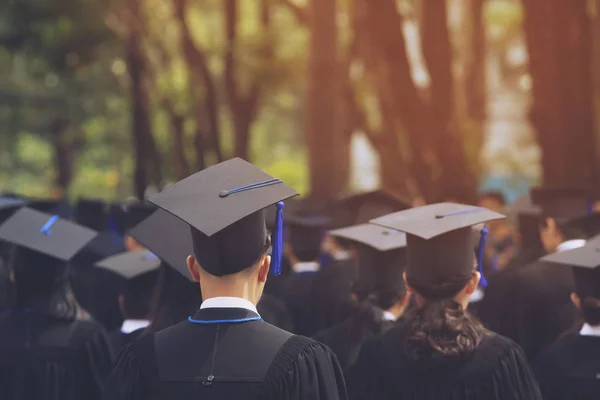 Chapéus Formatura Backside Durante Início Sucesso Graduados Universidade Educação Conceito — Fotografia de Stock