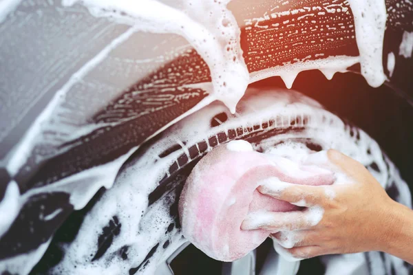 户外用活性泡沫肥皂洗车 商业清洗服务概念 为撰写讯息留有余地 — 图库照片
