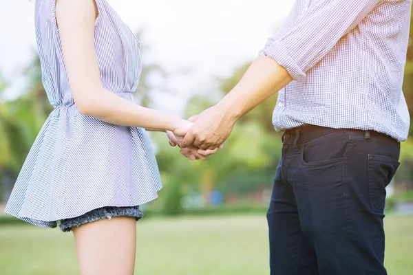 Couple Lovers Romantic Holding Hands Bright Sun Flare Public Parks — Stock Photo, Image